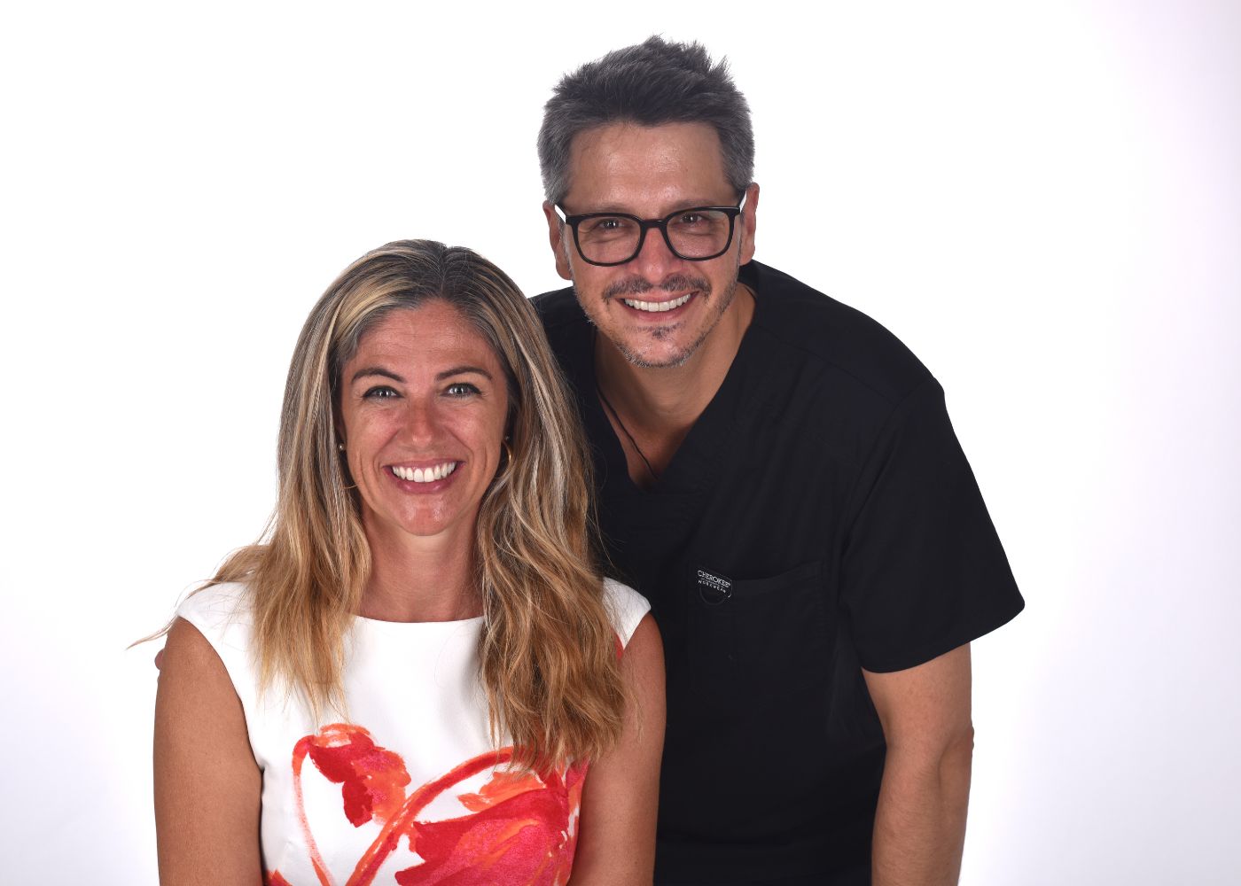 smiling-patients-with-dental-professionals